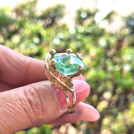 Vintage 14k Solid Gold Ring • Large Faceted Green… - image 4