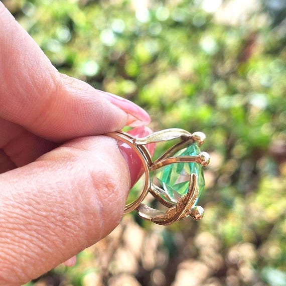 Vintage 14k Solid Gold Ring • Large Faceted Green… - image 6