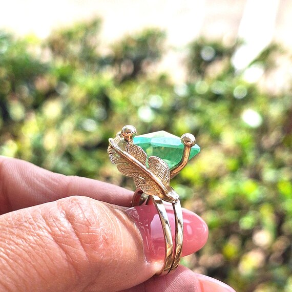 Vintage 14k Solid Gold Ring • Large Faceted Green… - image 5