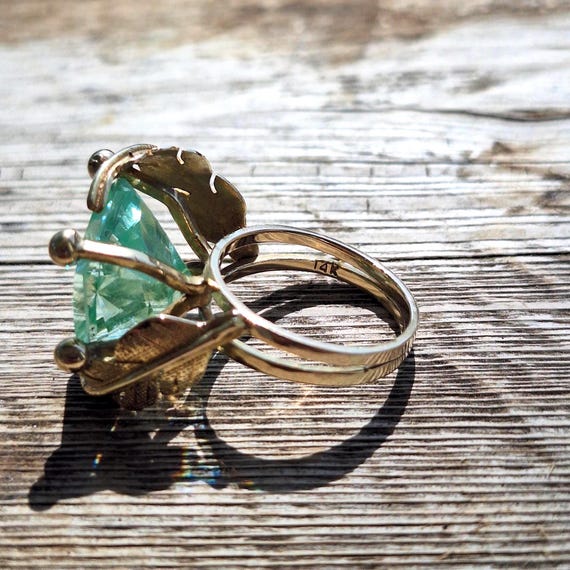 Vintage 14k Solid Gold Ring • Large Faceted Green… - image 2