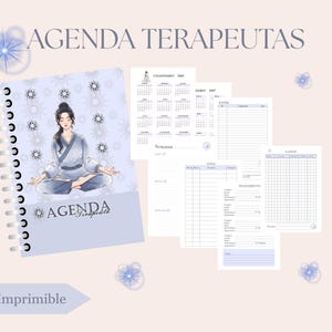 Puede incluir: Una agenda de espiral azul claro con el texto "AGENDA TERAPEUTAS" y "PDF Imprimible". La portada presenta una ilustración de una persona meditando. Varias páginas abiertas con calendario y notas son visibles.
