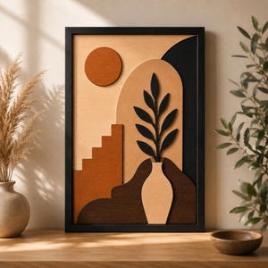 Puede incluir: Una pieza de arte mural rectangular en un marco negro con recortes de madera en capas. El diseño incluye un círculo naranja quemado, un arco color canela, una forma de escalera marrón oscuro y un jarrón claro con una planta negra.
