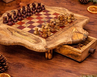 Live Edge Schachset aus Holz mit Schubladen | Rustikales Naturholz Spiel, Kostenlose Personalisierung
