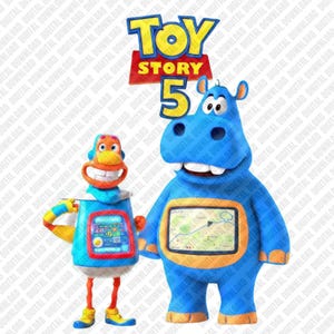 Può includere: Una grafica digitale con personaggi di Toy Story 5. L'immagine include un personaggio blu simile a un ippopotamo con un display di mappa e una figura simile a un robot con uno schermo. Il logo di Toy Story 5 è in alto.