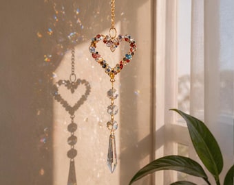 Decoratieve suncatcher voor thuis, kristallen ingebedde harthanger suncatcher, regenboogprisma hangend decor, raamlichtvanger cadeau voor haar