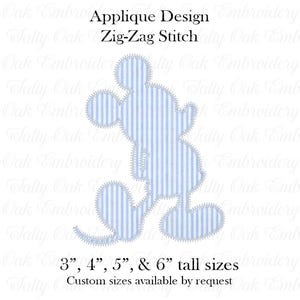 Könnte beinhalten: Applikationsdesign einer Cartoon-Maus in blau-weißem Streifenmuster, mit Zickzackstich-Umriss. Erhältlich in 7.6 cm, 10.2 cm, 12.7 cm und 15.2 cm Höhe. Sondergrößen auf Anfrage.