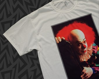 New T-Shirt Tim Curry PENNYWISE the Clown Stephen King IT Great Pic! horror monster - Pick Size Small - 2XL