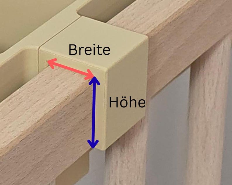 May include: A beige plastic corner connector piece attached to a light-colored wooden frame. The image features a red arrow labeled Breite and a blue arrow labeled H&ouml;he, indicating the width and height dimensions of the plastic component.