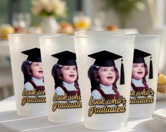カスタム卒業写真入りカップ（2026年卒業生）、パーソナライズされた卒業記念パーティーグッズ、卒業生紹介、カスタム名入り卒業パーティー用ドリンクウェア