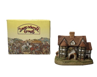 David Winter Cottages -Vintage 1985 Shirehall - Hand Painted- in original box