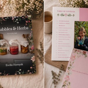 Pode incluir: Um livro de receitas intitulado "Bubbles & Herbs" com um design floral, apresentando potes de ingredientes coloridos. As páginas abertas mostram um sumário e uma foto. Uma xícara de café e flores também estão na imagem.