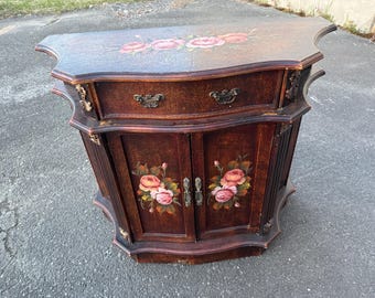 Vintage Franse provinciale commode handgeschilderde bloemen nachtkastje noodlijdende houten bijzettafel bombe borst shabby chique hal accent kast 