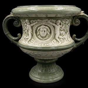 Vintage Italiaanse neoklassieke urn plantenbak salie groen witte Medusa Cherubijn reliëf Capodimonte stijl Hollywood Regency grote 15 inch tuinvaas