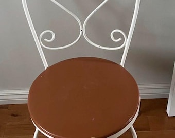 Vintage White Wrought Iron Ice Cream Parlor Chair Sweetheart Back Soda Fountain Bistro Seating Antique Garden Furniture Parlour Chair