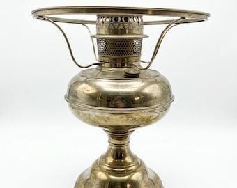 Lámpara de aceite antigua Rayo No 22 de tiro central, latón niquelado, Bradley Hubbard 1905, lámpara de queroseno Standard Oil, base de iluminación de mesa victoriana