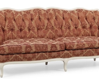 Sofá francés provincial vintage, sofá capitoné de damasco rosa, sofá de madera tallada estilo Luis XV, asientos ornamentados estilo Hollywood Regency de mediados de siglo