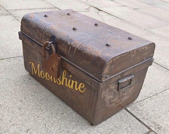 Vintage industriële metalen opbergkist met hartvormig hangslot | Rustieke dekenkist | Stoomkist | Opbergkist voor bij de salontafel