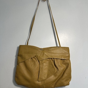 VTG Columbia Genuine Leather Bag  Mustard Yellow  Hinged Opening Purse