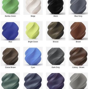 Pode incluir: Uma cole&ccedil;&atilde;o de vasos decorativos em forma de espiral, dispon&iacute;veis em v&aacute;rias cores: verde, bege, preto, azul-acinzentado, azul, verde brilhante, bronze, castanho, castanho cacau, ciano, cinza escuro, castanho gal&aacute;xia, verde gal&aacute;xia, nebulosa gal&aacute;xia, roxo gal&aacute;xia e cinza.
