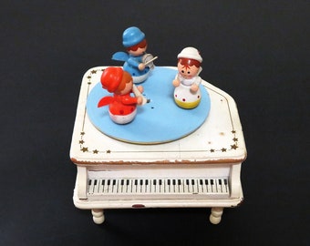 Vintage music box, piano shaped, wooden, 3 angels on rotating platform, plays Music Box Dancer, DAMAGED, music plays well, 2 angel rotate