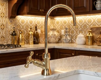 Nielakierowany mosiężny kran zlewozmywakowy – solidny kran na zimną wodę