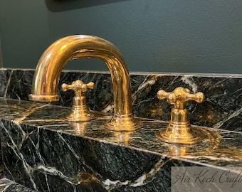 Nielakierowany, mosiężny kran do umywalki montowany na blacie – solidny, 3-otworowy kran łazienkowy