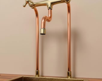 Nielakierowany kran kuchenny z mosiądzu i miedzi – długie nogi, uchwyt krzyżowy