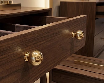 Nielakierowane gałki z litego mosiądzu z sześciokątnymi otworami | Okucia kuchenne w stylu vintage