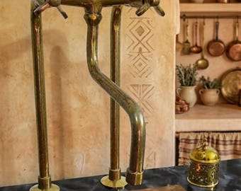 Grifo de cocina antiguo de latón sin lacar – Grifo de puente con patas largas