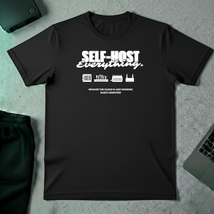 Zelf host alles grappig T-shirt programmeur, Sysadmin Homelab Tech Humor Tee, T-shirt softwareontwikkelaar Geek, IT-nerd verjaardagscadeau top