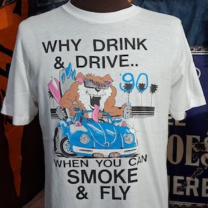 Koszulka bawełniana z lat 80. i 90. z motywem vintage, dlaczego prowadzić po alkoholu, skoro można palić muchy, VW, garbus, pies, marihuana, trawka, zniszczony t-shirt, rozmiar 42, rozmiar L