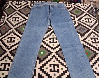 Vintage 80s 90s Levis 501 Button fly Made in USA faded denim jeans  Waist : 32 x 33