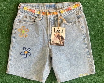 Vintage L.E.I Embroidered Jean Shorts with Flowers, Deadstock, Women's Size 5