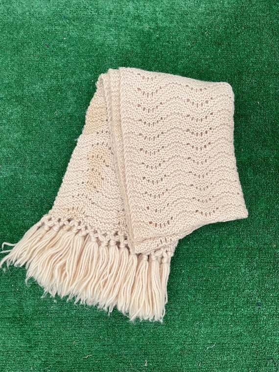 Vintage 1970s Handknit Beige Shawl Scarf Wrap, Lar