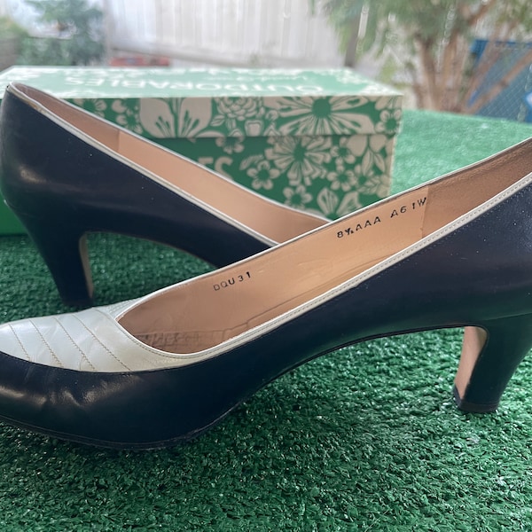 Vintage Salvatore Ferragamo 1970s Navy Blue and White Pumps, Vintage High Heels, Size 7