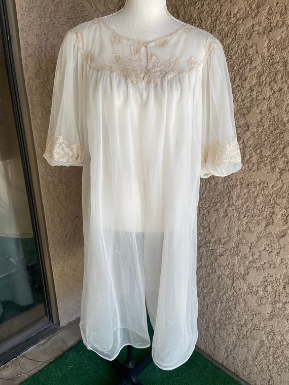 Retro White Robe 1960s Chiffon White Robe // One Size - Gem