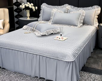 Grauer Print Ice Silk Bettrock & Kühlmattenset - 4-teilige Queensize-Bettwäsche, Sommer-Schlafzimmerdekor, Muttertagsgeschenke, großer Bettrock