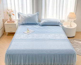 Blauer Druck Ice Silk Bettrock & Kühlmattenset - 3-teilige Queensize-Bettwäsche, Sommer-Schlafzimmerdekor, Muttertagsgeschenke, großer Bettrock