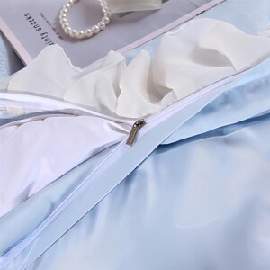 K&ouml;nnte beinhalten: Ein Satz von drei Keramik-Nistschalen in Blau-, Gr&uuml;n- und Wei&szlig;t&ouml;nen. Die Schalen haben eine gesprenkelte Glasur und ein schlichtes, modernes Design. Die gr&ouml;&szlig;te Schale hat einen Durchmesser von ca. 15 cm.