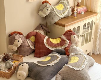 Gesticktes Pferdekissen, Baumwoll-Leinen-Karikaturkissen, natürliche Buchweizenfüllung