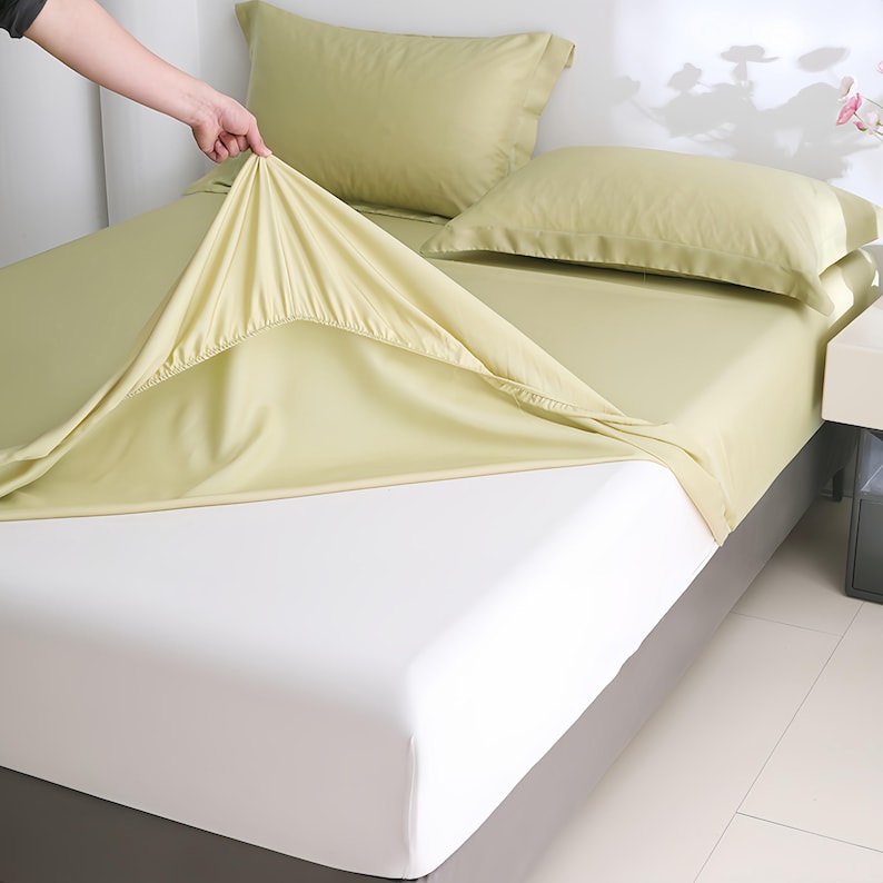 Puede incluir: Un letrero de madera r&uacute;stica con la frase "Welcome to our home" en letras blancas. El letrero presenta un acabado envejecido y un dise&ntilde;o sencillo y acogedor, ideal para un porche o entrada.