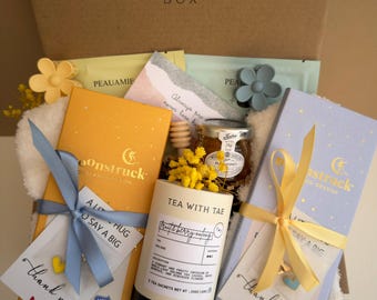 Best Friend Gift Box, Cozy Self Care Gift for Her, Cute Birthday or Thinking of You Box