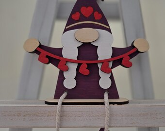 Love Garland Gnome Shelf Sitter