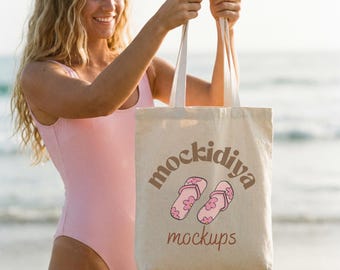 Mockup strandtas | Echt model, zomerse levensstijl (digitale download)