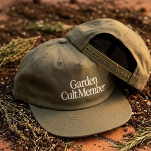 Tuinmuts voor plantenliefhebbers - Grappige tuinmuts voor plantenmama of -papa - Olijfgroene, ongestructureerde katoenen snapback-pet - Cadeau voor plantenliefhebbers