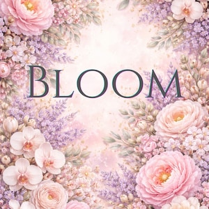 Könnte beinhalten: Ein Blumendesign mit dem Wort "BLOOM" in dunkelgrünen Buchstaben. Das Bild ist mit rosa und cremefarbenen Rosen, Orchideen und Lavendelzweigen gefüllt, mit dem Text "by Harmora" unten.