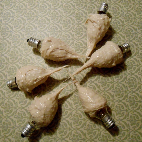 Country Primitive Handcrafted Silicone Grubby Warm Vanilla Sugar Color Scented 7 Watt led Candelabra Base Bulb