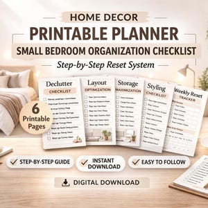 Può includere: Planner stampabile per l'organizzazione di piccole camere da letto. L'immagine mostra una lista di controllo con il testo "Declutter Checklist", "Layout Optimization", "Storage Maximization", "Styling Checklist" e "Weekly Reset Tracker". Il planner include una guida passo passo ed è un download digitale immediato.