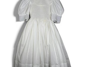 Vestido vintage Isabel Garreton com bordado smock feito à mão, tamanho 8, branco com bolinhas suíças, para daminha de comunhão.