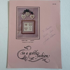 VTG In A Gentle Fashion Korsstygnsmönster Rosa Every Time Hjärtan